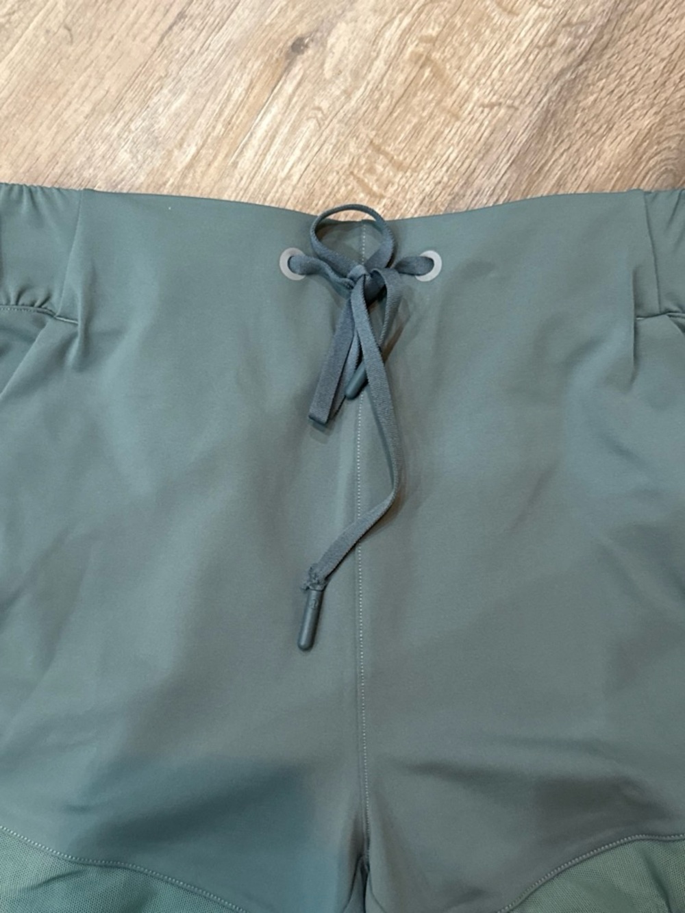 Lululemon Women's Drawstring Active Shorts - Green - Picture 3 of 9